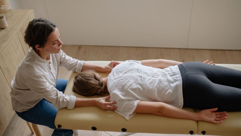5 Signs You Need to See a Chiropractor