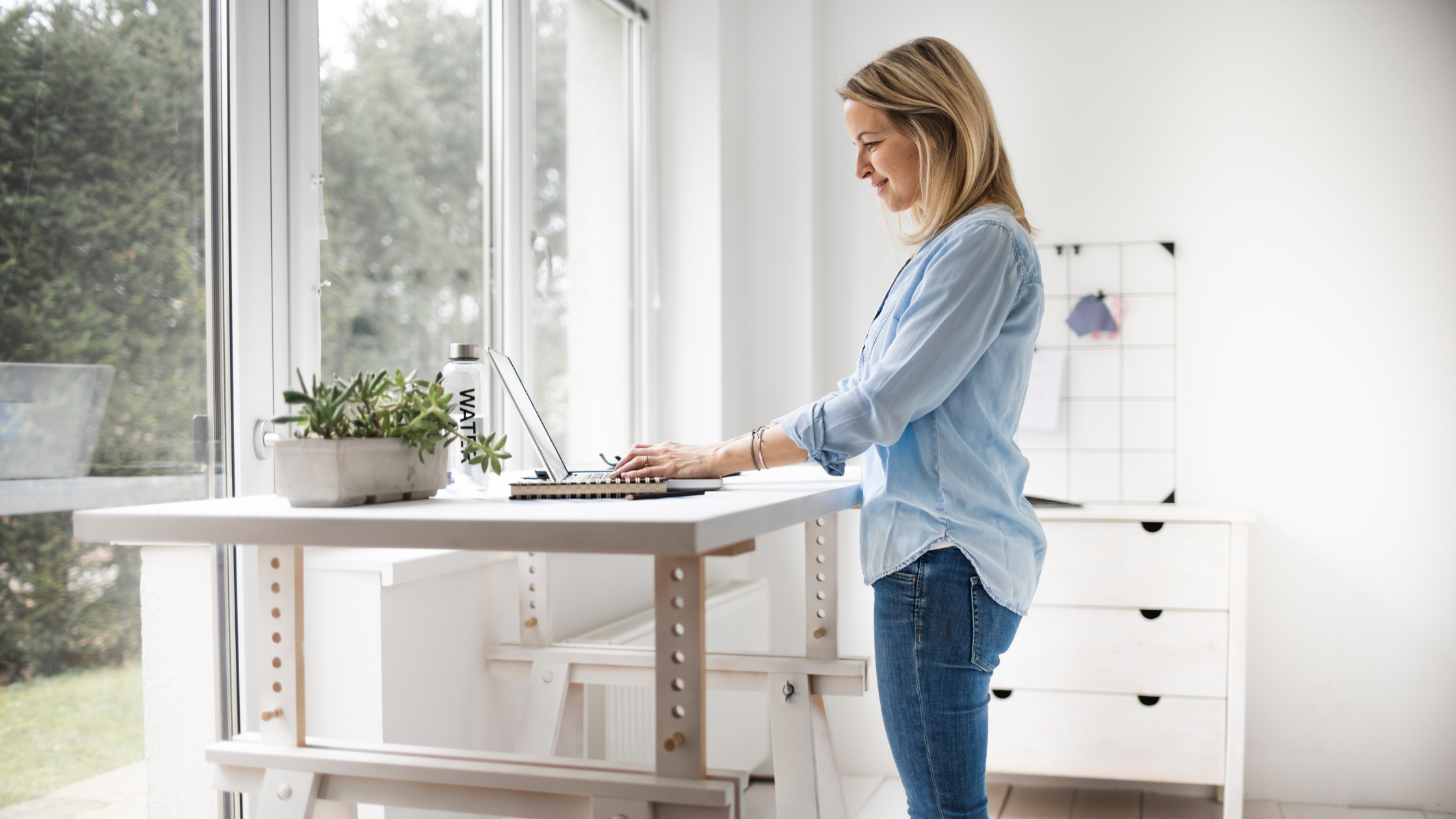 Standing Desks: Are They All They’re Cracked Up to Be?